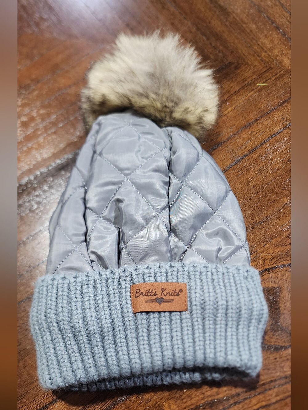 Women's Quilted Pom Beanie - Light Gray